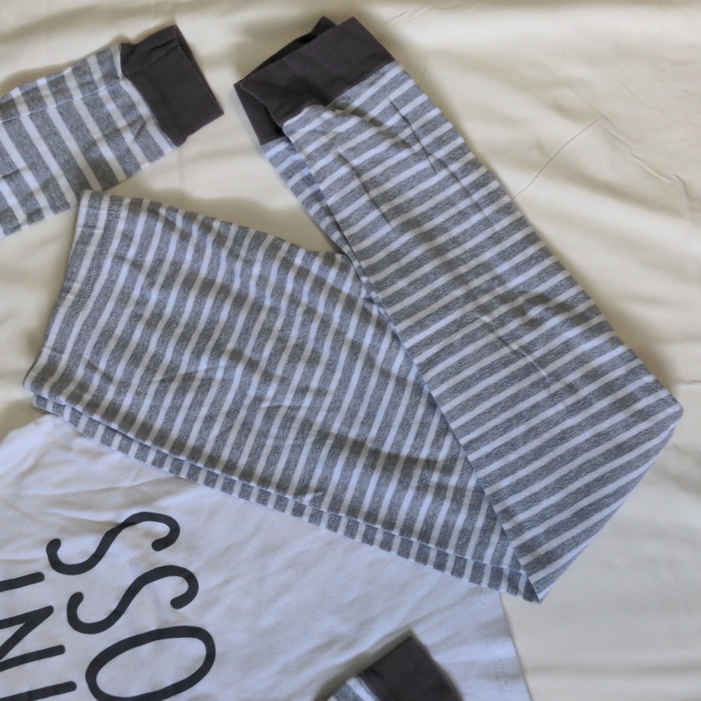 Carter's girls pajamas, long sleeve - Picture 3 of 3